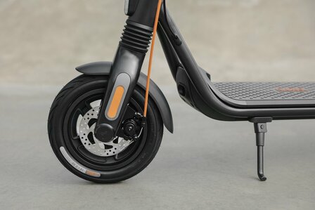 www.robohome.nl - Segway Ninebot Kickscooter F2 Pro E