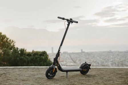 www.robohome.nl - Segway Ninebot Kickscooter F2 Pro E