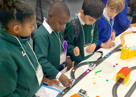 Intelino Smart Train klassenbundel (4 stuks) | INT-CS-01-CHRG | RoboHome