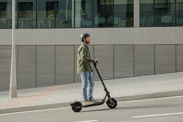 www.robohome.nl - Segway Ninebot Kickscooter F2 Pro E