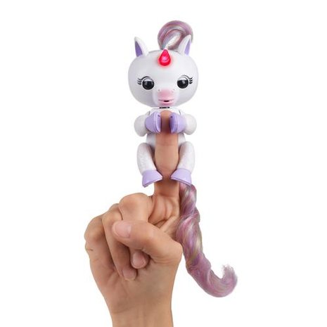 RoboHome - WowWee Fingerlings Light Up Unicorn